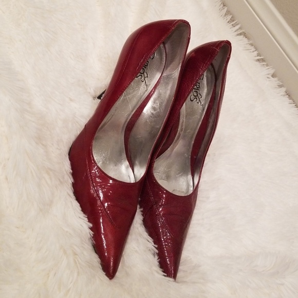 Shoe - Picture 2 of 3